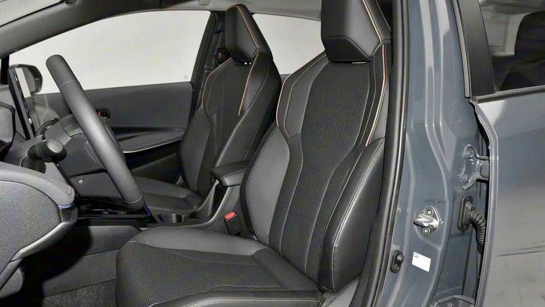 Yakıt cimrisi Corolla'nın yeni yüzü göründü! Toyota'nın yeni sedan kralı sahnede 13